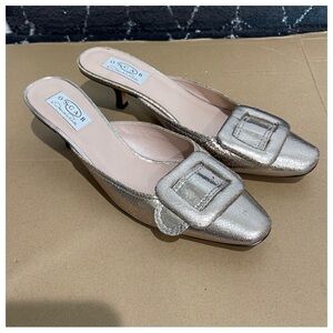 Oscar By Oscar Dela Renta Slip On Kitten Mule Gold Leather